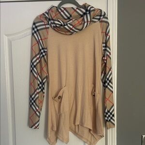 Chic Cowl Neck Sweater with Plaid Sleeves